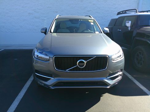 Used 2018 Volvo XC90 T5 Momentum w/ Convenience Package image 2
