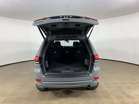 Used 2021 Jeep Grand Cherokee Laredo X image 12