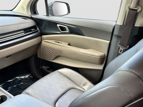 Used 2025 Kia Carnival FWD image 24