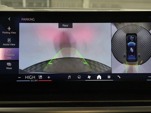 Used 2025 BMW X6 xDrive40i w/ Climate Comfort Package image 48