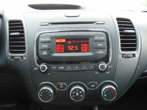 Used 2016 Kia Forte LX image 15