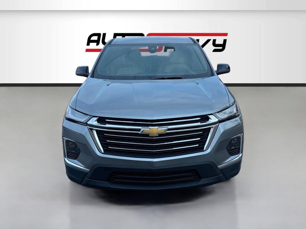 Used 2023 Chevrolet Traverse LS FWD image 2