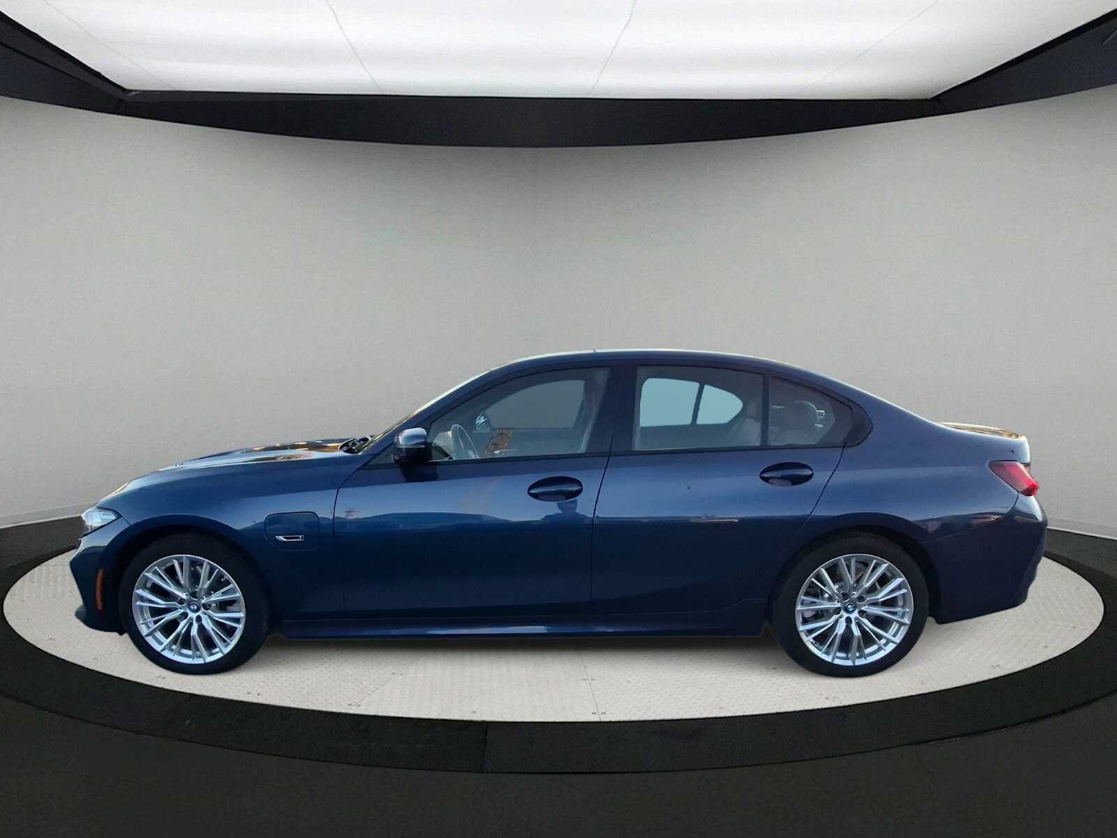 Used 2023 BMW 330e xDrive AWD/4WD image 5