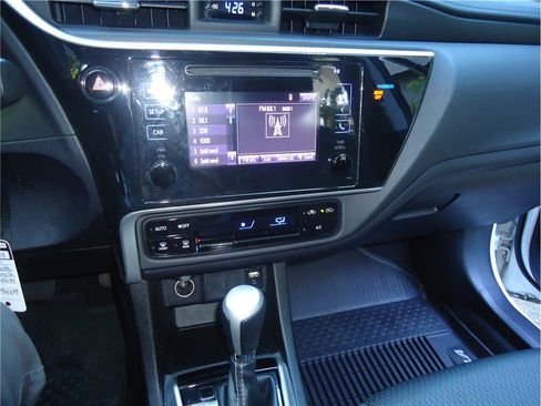 Used 2019 Toyota Corolla LE FWD image 17