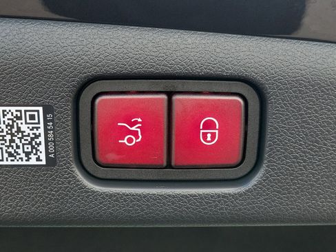 New 2026 Mercedes-Benz E 53 AMG e 4MATIC Sedan image 33