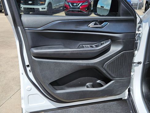 Used 2023 Jeep Grand Cherokee Altitude RWD image 14