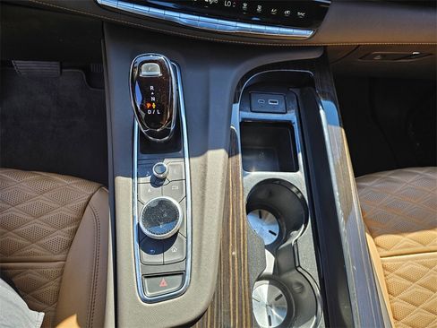 Used 2022 Cadillac Escalade Premium Luxury image 23