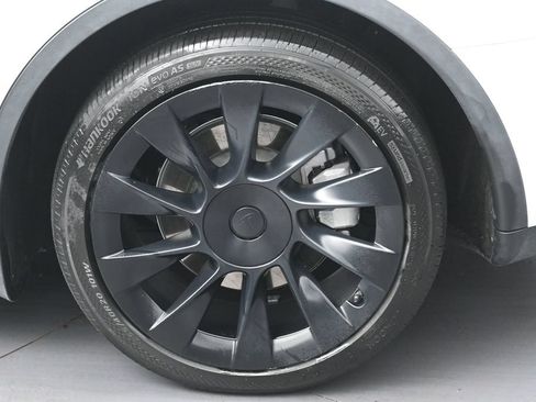 Used 2023 Tesla Model Y Long Range AWD/4WD image 35