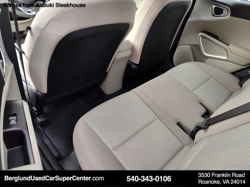 Used 2022 Kia Soul LX image 29