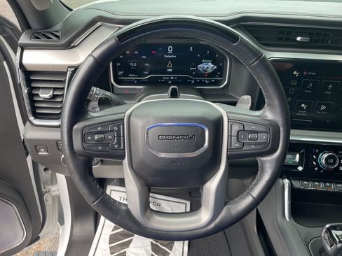 Used 2023 GMC Sierra 1500 Denali w/ Technology Package AWD/4WD image 17