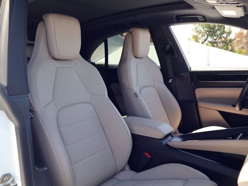 Certified 2025 Porsche Macan 4 Electric AWD/4WD image 24