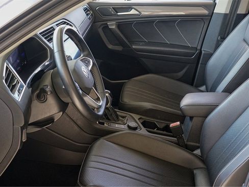 Used 2022 Volkswagen Tiguan SE image 10