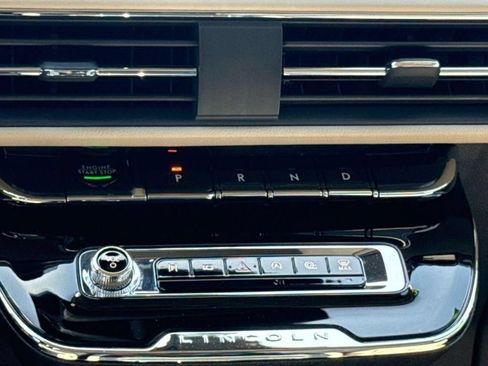 Certified 2025 Lincoln Corsair Reserve AWD/4WD image 18