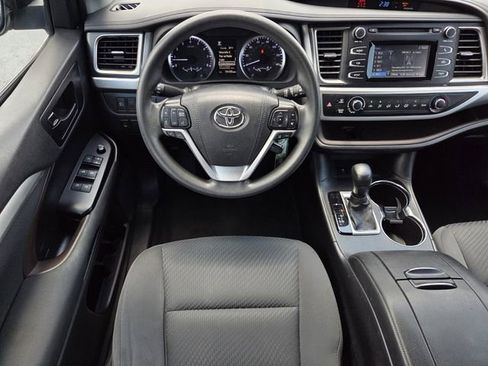 Used 2019 Toyota Highlander LE FWD image 16