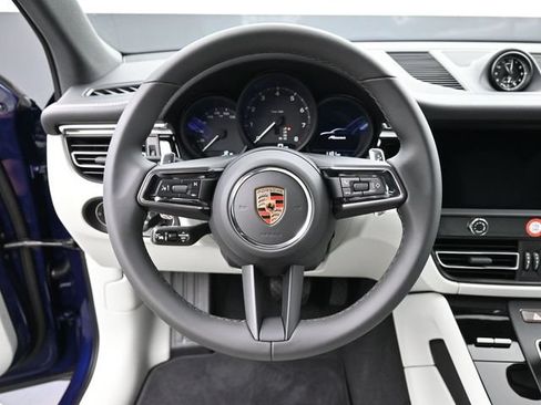 Certified 2026 Porsche Macan AWD/4WD image 7