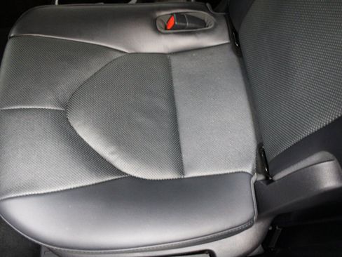 Used 2022 Toyota Highlander Limited image 18