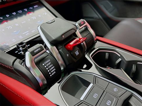 Used 2025 Lamborghini Urus SE image 17