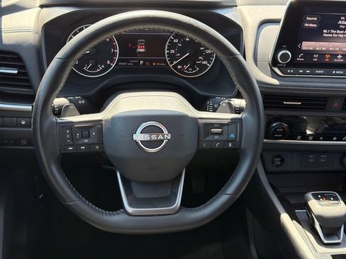 Used 2025 Nissan Rogue SV FWD image 23