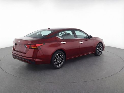 Used 2024 Nissan Altima 2.5 SV image 9
