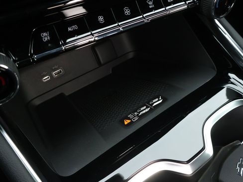 New 2026 Chevrolet Traverse RS image 21