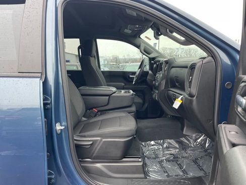 Used 2025 Chevrolet Silverado 2500 Custom w/ Custom Value Package image 16