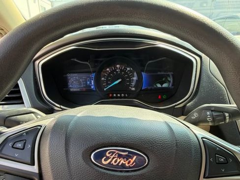 Used 2013 Ford Fusion SE FWD image 3