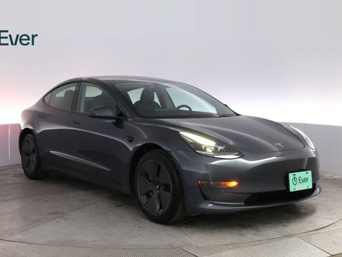 Used 2023 Tesla Model 3 Standard Range image 13