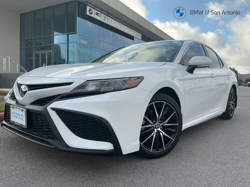 Used 2023 Toyota Camry SE image 1