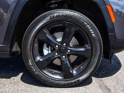 Used 2023 Jeep Grand Cherokee Altitude AWD/4WD image 7