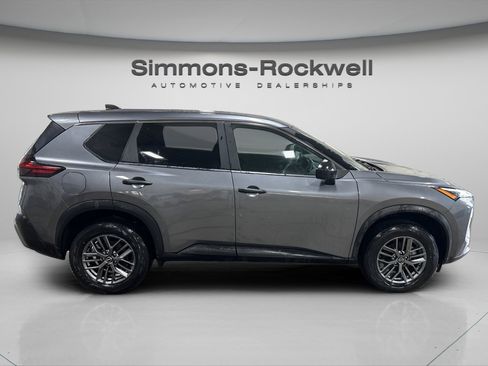 Used 2023 Nissan Rogue S image 7