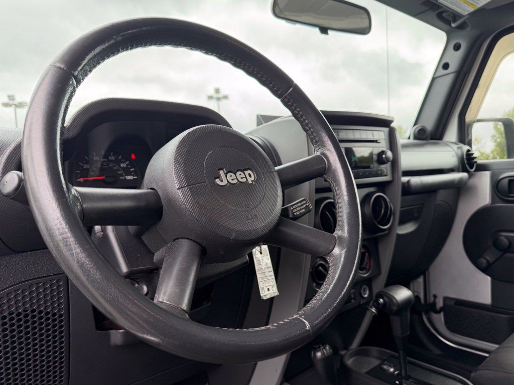 Used 2008 Jeep Wrangler X AWD/4WD image 9