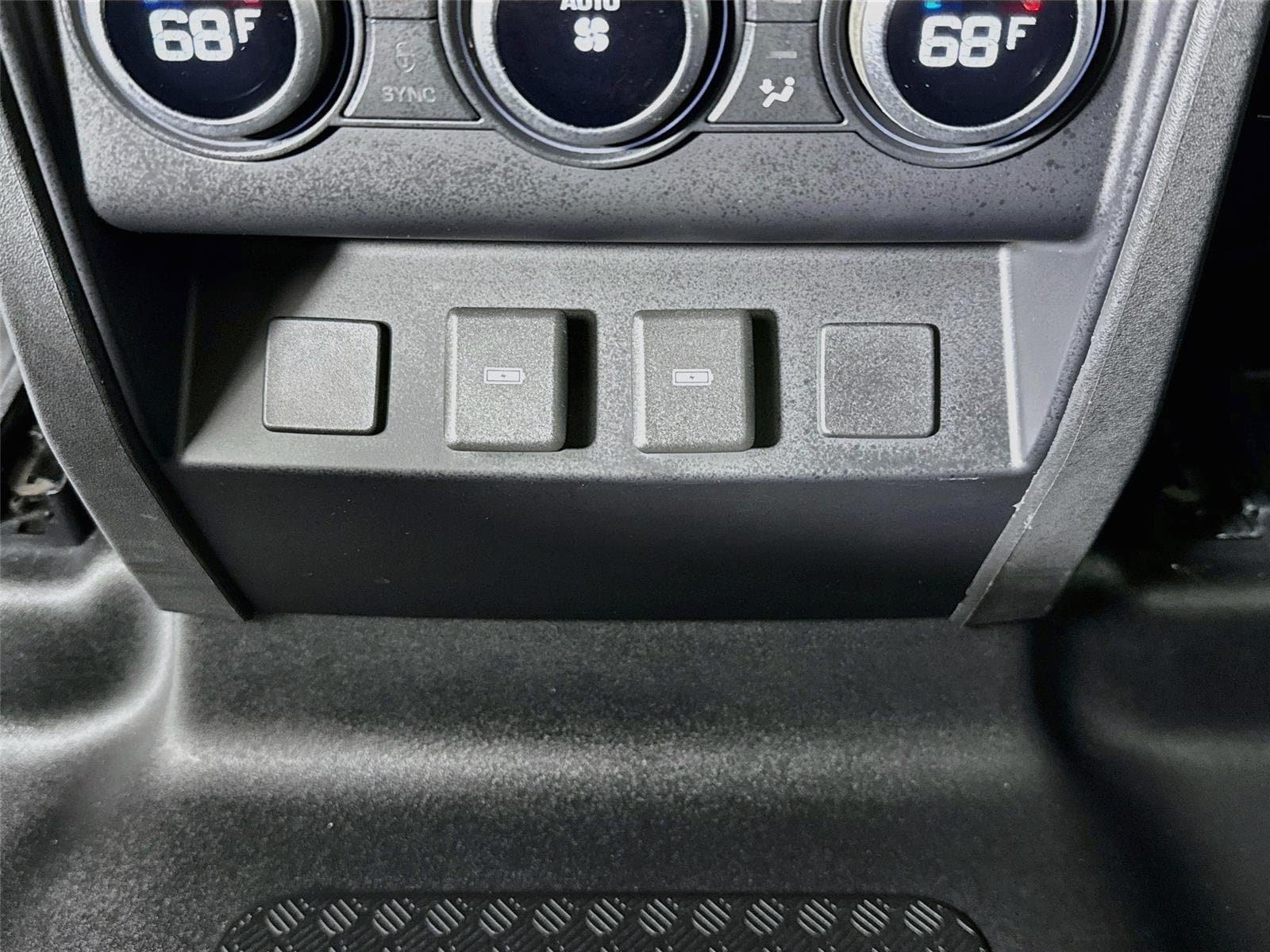 Used 2024 Land Rover Defender 110 S AWD/4WD image 28