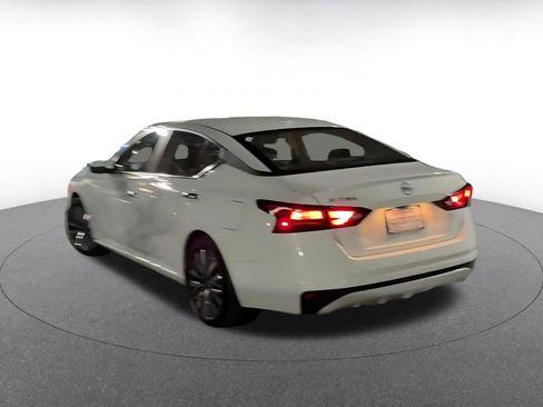 Used 2025 Nissan Altima 2.5 SV image 11