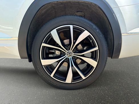 Certified 2024 Volkswagen Atlas SEL Premium R-Line AWD/4WD image 10