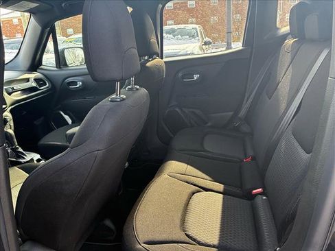 Used 2021 Jeep Renegade Latitude w/ Luxury Group II image 22