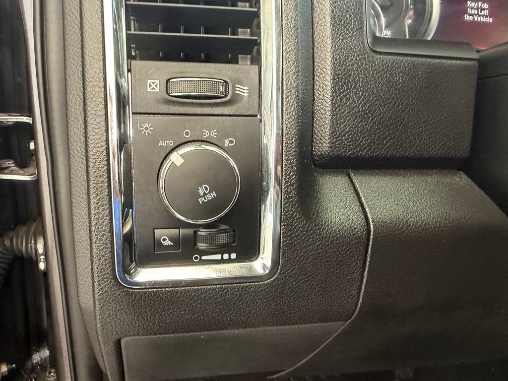 Used 2019 RAM 1500 Laramie w/ Convenience Group AWD/4WD image 46