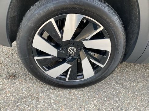 Used 2024 Volkswagen Atlas Cross Sport SE image 10