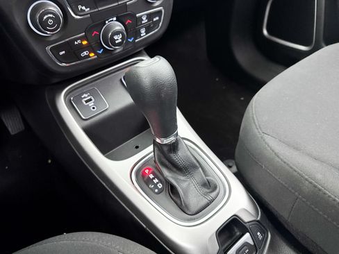 Used 2019 Jeep Compass Sport w/ Tech Group FWD image 23