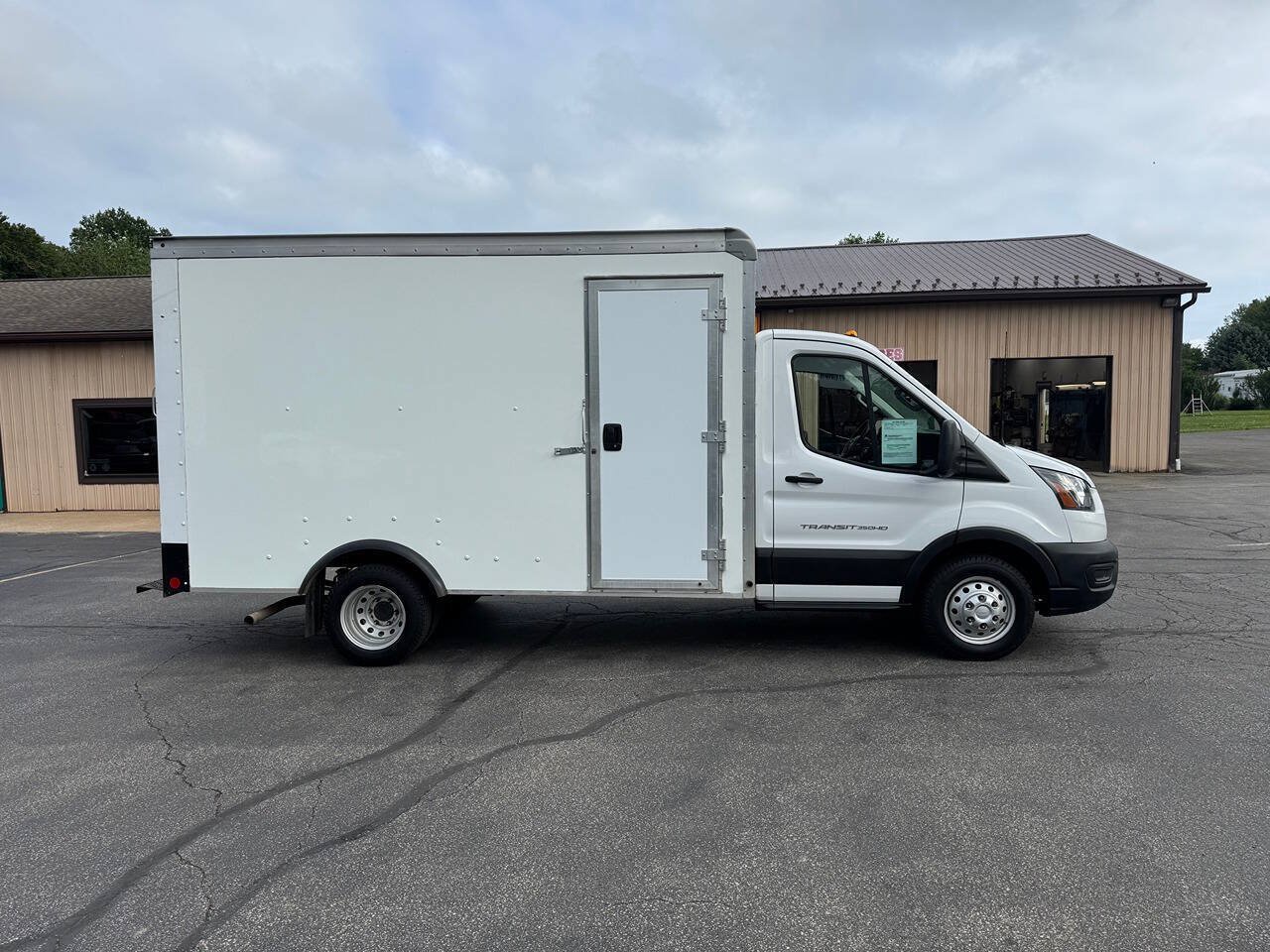 Used 2023 Ford Transit 350 DRW RWD image 4