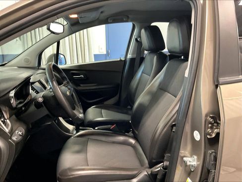 Used 2022 Chevrolet Trax LT w/ Driver Confidence Package AWD/4WD image 10