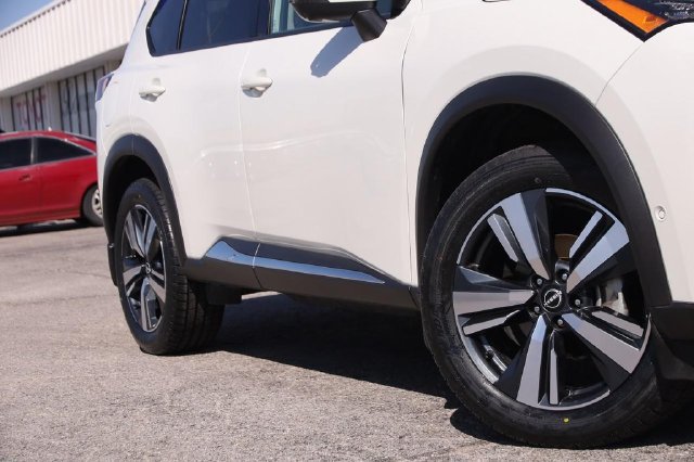 Used 2023 Nissan Rogue SL w/ SL Premium Package FWD image 4