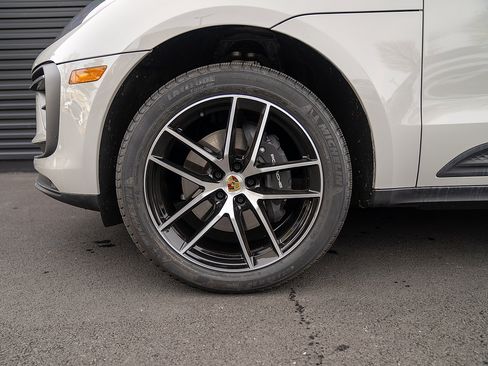 Certified 2025 Porsche Macan image 22