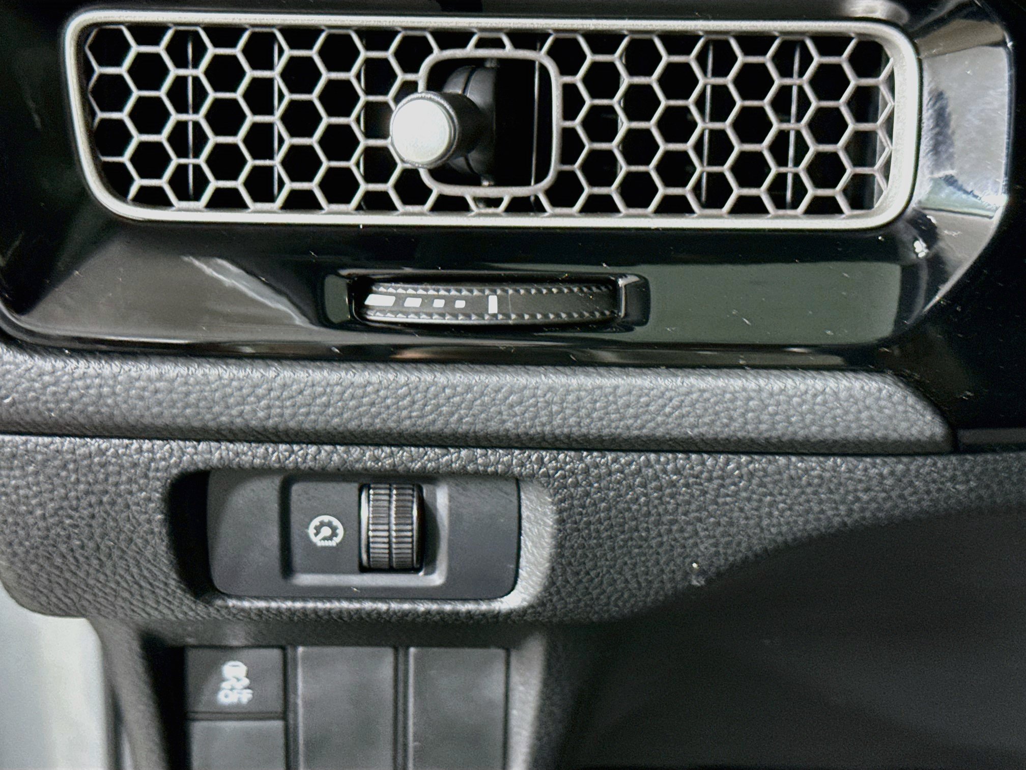 Certified 2025 Honda Civic Sport image 9