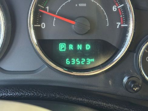 Used 2017 Jeep Wrangler Unlimited Sahara w/ Connectivity Group image 35