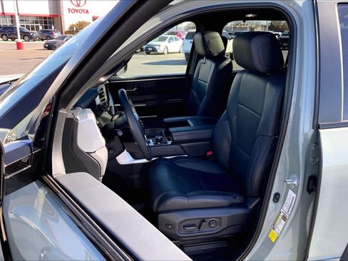 Used 2025 Toyota Sequoia Platinum image 8