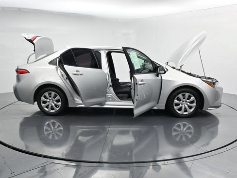 Used 2024 Toyota Corolla LE FWD image 38