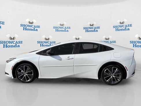 Used 2024 Toyota Prius XLE FWD image 4