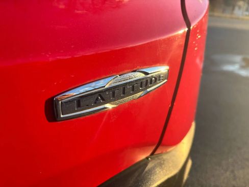 Used 2015 Jeep Renegade Latitude w/ Popular Equipment Group image 11