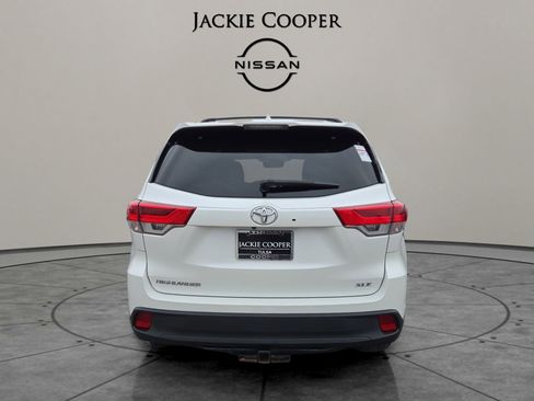 Used 2018 Toyota Highlander XLE image 4