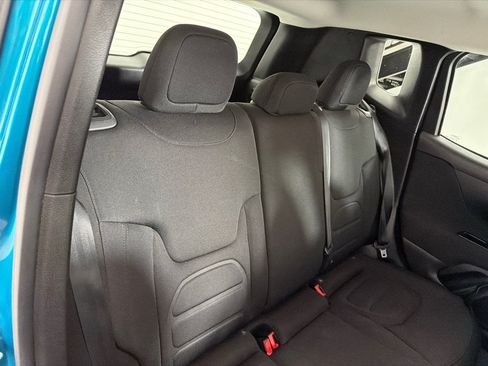 Used 2020 Jeep Renegade Latitude FWD image 20